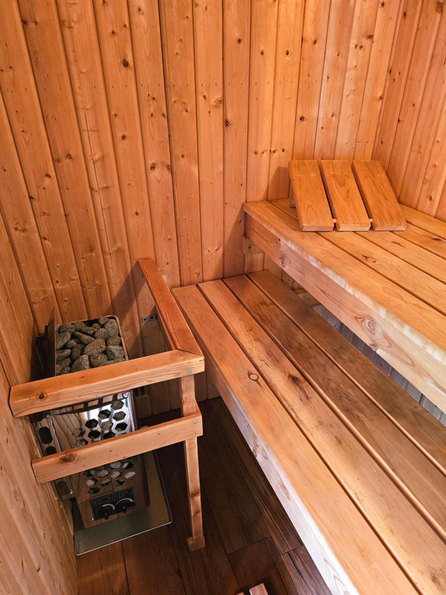 Luxury Self Catering With Cosy Cabin & Sauna In Colchester Eksteriør billede